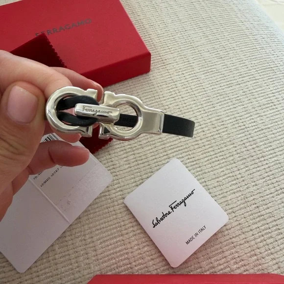 Salvatore Ferragamo Black leather bracelet with Silver Hardware - Picture 5 of 9